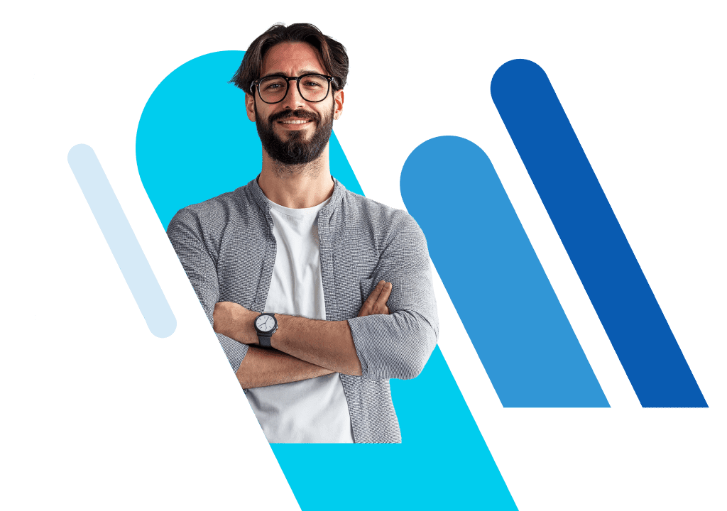 Uomo sorridente davanti a loghi aziendali su sfondo blu.
